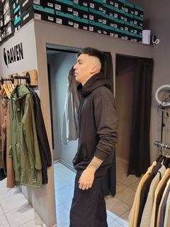 BUZO BASICO LYON NEGRO - Gotland Clothing