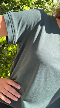 BLUSA NEUTRA VERDE PESPONTO MANGA na internet