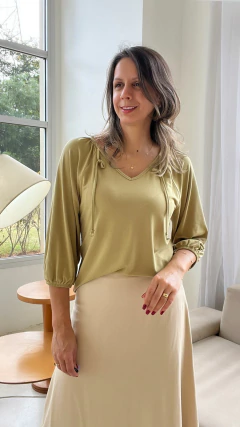 SAIA MIDI VISCOSE COM FORRO BEGE - comprar online