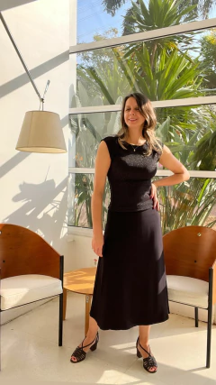 SAIA MIDI VISCOSE COM FORRO PRETO na internet