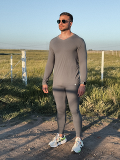 Imagen de Remera Escote V Manga Larga Hombre