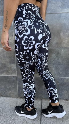 CALZA LARGA FLOR - MANTRA FIT ARG