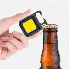 Imagen de MINI LINTERNA MULTIUSO RECARGABLE CON IMAN Y MOSQUETON