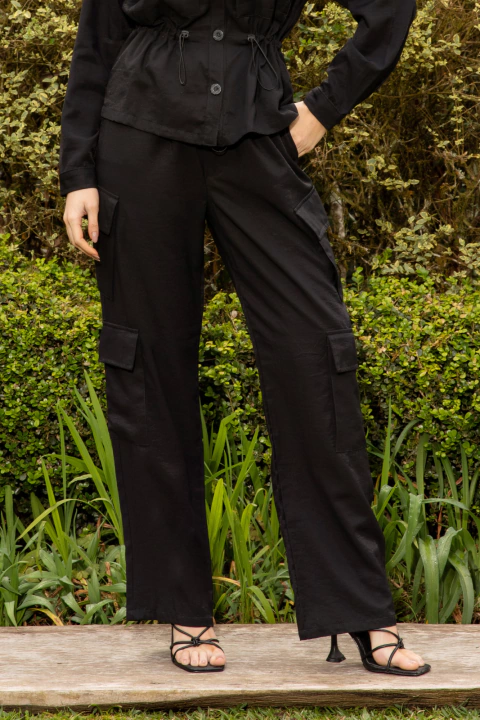 Calça Wide Leg Alfaiataria Utilitária Preto - comprar online
