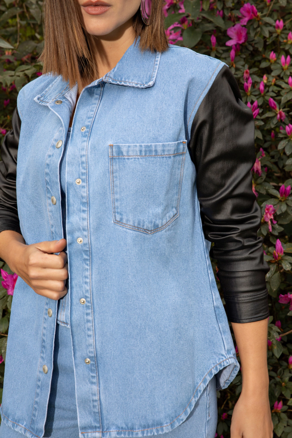 Shacket Jeans Com Manga Tipo Couro