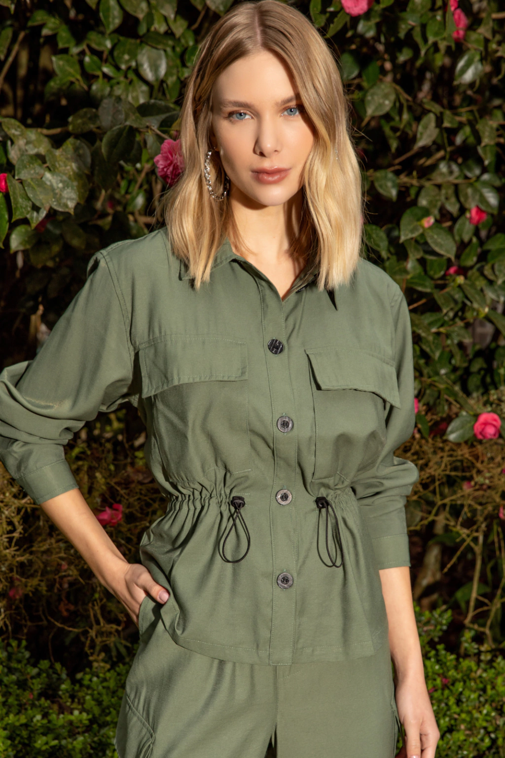 Camisa Com Regulador Na Cintura Verde