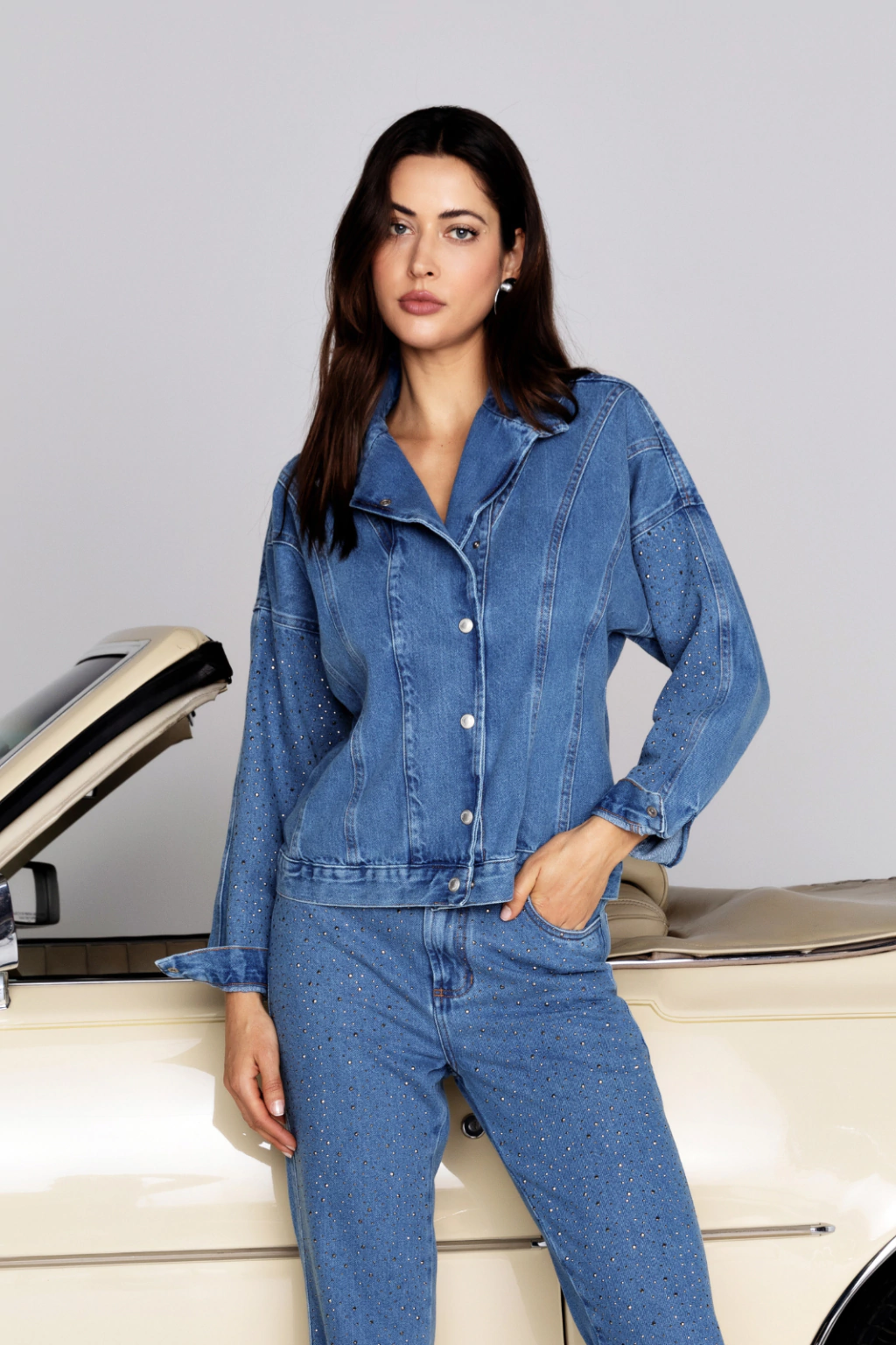 Jaqueta Jeans Com Recorte e Strass