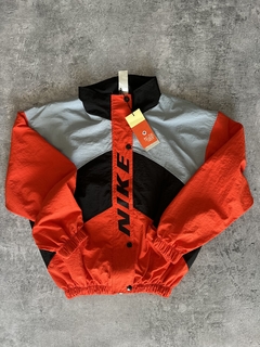 Campera impermeable NK/TNF bordado - comprar online