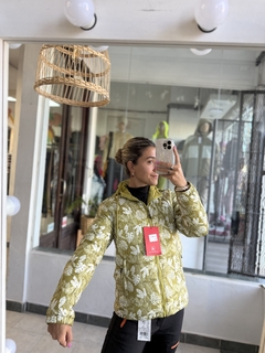 Campera reversible lisa/estampa I RUN mujer en internet