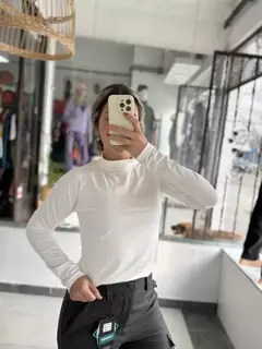 Remera térmica UNISEX 1/2 polera - comprar online