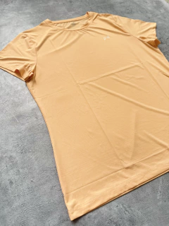 Remera dry fit i-run stras talles especiales