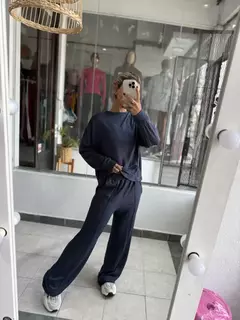 Pantalón recto frizado colores neutros en internet