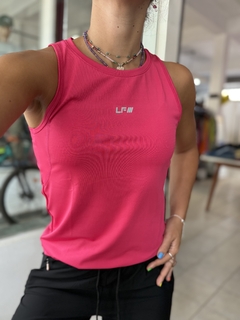 Musculosa LadyFit FLY cerrada larguita - comprar online