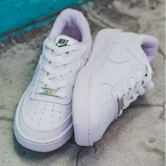 Air Force White en internet