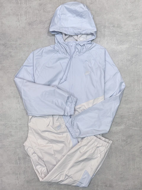 Conjunto Nike Tracksuit Windrunner HV8369 Azul Bebê - comprar online