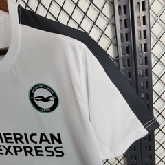 Camisa Brighton Edição Especial Europa League 2023/2024 Torcedor Masculina - Branco e Azul - CAMISAS DE FUTEBOL TAILANDESAS 1.1 - 12multimarcas
