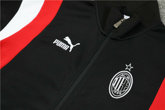 KIT PASSEIO UNISSEX (MANGA LONGA+ CALÇA) Milan Puma 2023/2024 - CAMISAS DE FUTEBOL TAILANDESAS 1.1 - 12multimarcas