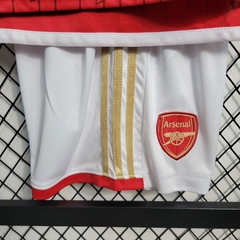 Camisa + Short Infantil Unissex Arsenal Home I 23/24 - Vermelho - CAMISAS DE FUTEBOL TAILANDESAS 1.1 - 12multimarcas