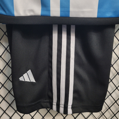 22 23 adidas selecao argentina azul marinho tricampeã mundial hermanos infantil los ninos criancas home I messi dybala dimaria 12Multimarcas