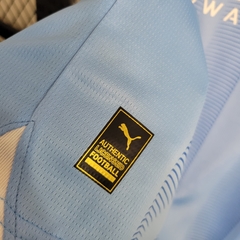 Camisa + Shorts Infantil Unissex Manchester City Home I 2023/2024 - Azul e Branco