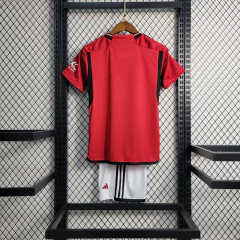 Camisa + Short Infantil Unissex Manchester United Home I 23/24 Torcedor Adidas - Vermelho - comprar online