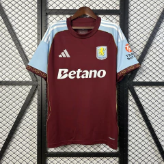 A adidas, por sua vez, destacou a intenção de unir tradição e inovação: “O novo uniforme titular é uma verdadeira representação do Aston Villa – clássico, autêntico e profundamente conectado às raízes do clube. Queríamos garantir que ele carregasse um ped
