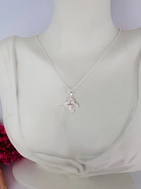 COLAR TREVO DIAMANTADO PRT