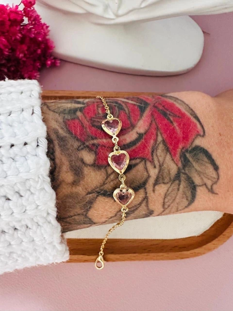 PULSEIRA TRÊS CORAÇÕES ROSA OUR
