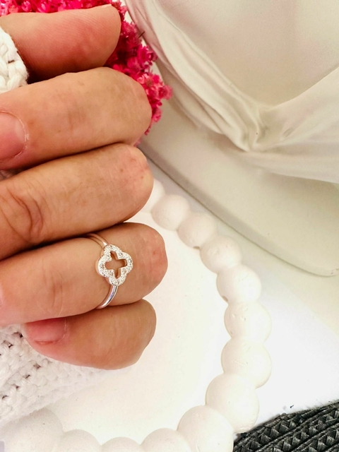 ANEL FALANGE TREVO VAZADO ZIRCÔNIA