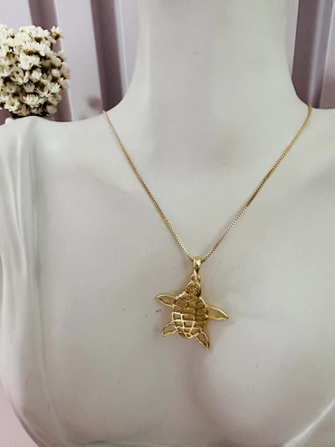 COLAR TARTARUGA PINGENTE VAZADO OUR