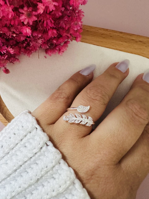 ANEL CRAVEJADO ZIRCÔNIA FOLHAS PRT