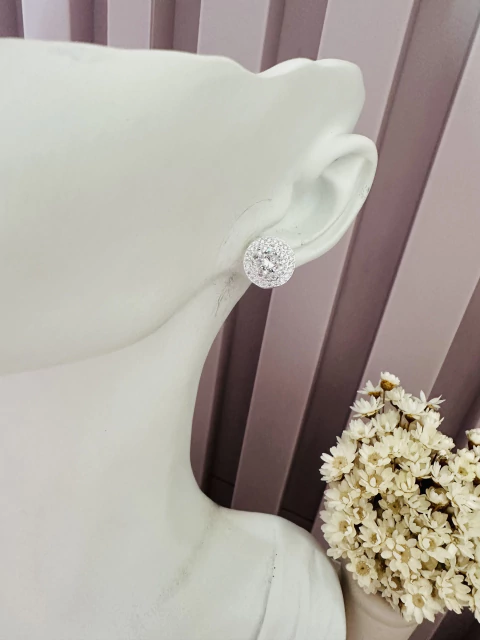 BRINCO CRAVEJADO CÍRCULO ZIRCÔNIA ZOE G PRT