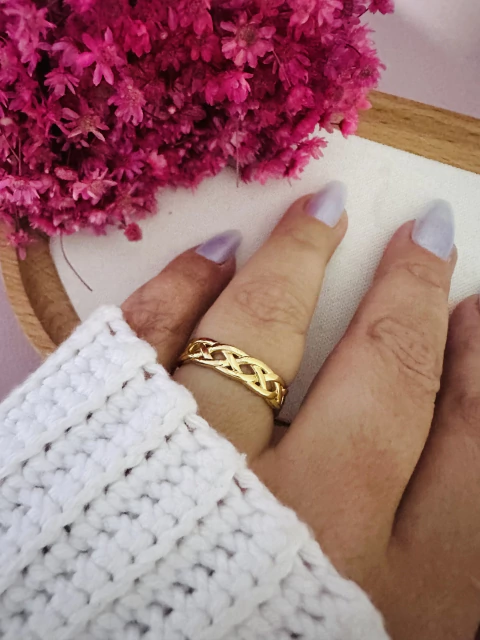 ANEL ENTRELAÇADO LISO OUR