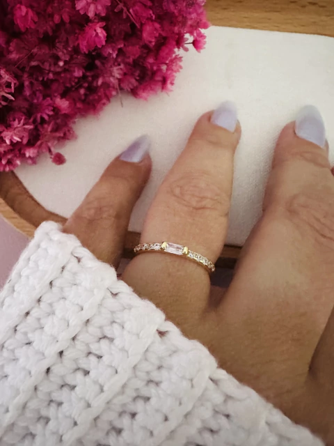 ANEL CRAVEJADO MINI BARRINHA ZIRCÔNIA OUR