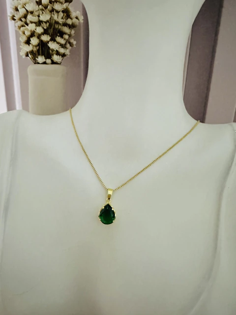 COLAR VERDE ESMERALDA GOTA