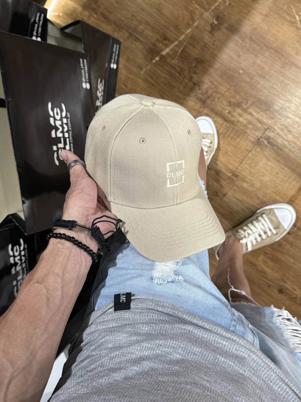 GORRA 6 GAJOS BEIGE CORCHETE