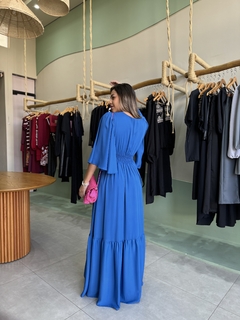 Vestido Azul Decotado na internet