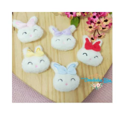 Coelho de pelúcia com laço 7,5x6 cm (1 unidade)