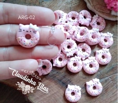 Aplique 2cm com adaptador rosquinha hello kitty arg02