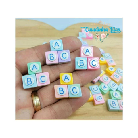 Aplique escolar trio cubo cand resina (4 unidades )