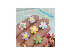 Aplique de resina flor lisa1,5cm - c/10 unidades sortidas