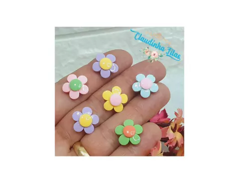 Aplique de resina flor lisa1,5cm - c/10 unidades sortidas