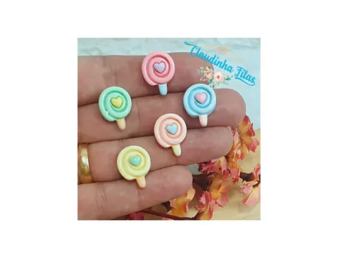 Aplique de resina pirulito 1,7x 1,2cm - c/10 unidades sortidas