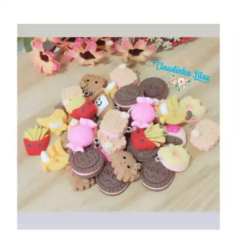 Pingente em resina diversos comidinhas e docinhos marrom - com 5 unidades