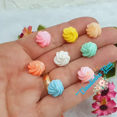 Aplique de resina suspiro 13mm c/10unids sortidas