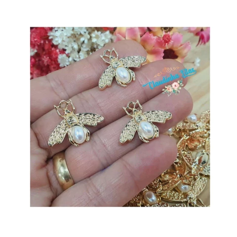 Aplique ou pingente abelha com pérola - 27x22mm - 3 cm - ( 1 unidade)