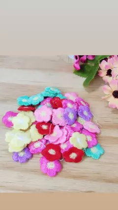Aplique mini flor bordada 1,5 cm - 12 unid. sortidas - comprar online