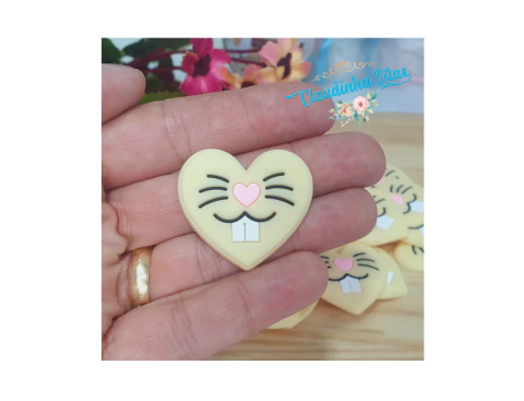 aplique emborrachado coelho coraçao bege - tam 30mmx33mm c/2 unid.