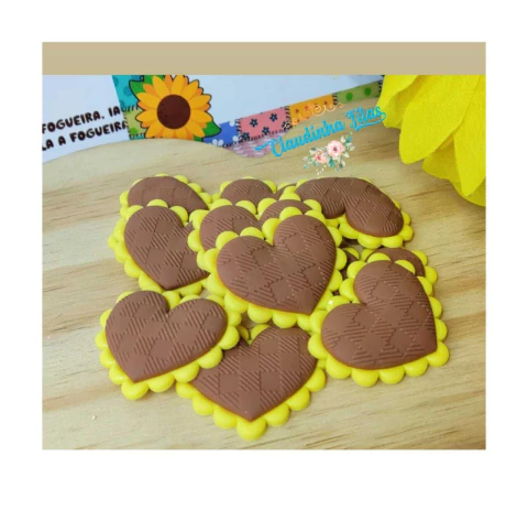 Aplique emborrachado junino coração - 2 unid. - tam. 4,5 x 3 cm