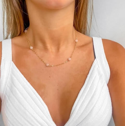 Colar com esferas Quartzo Rosa e Corrente Folheada a Ouro Amaea